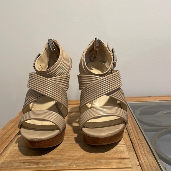 Platform heels - Picture 1 of 5